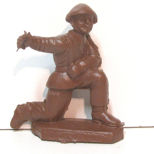 S23MB Soldat, kniend (Militärversion)