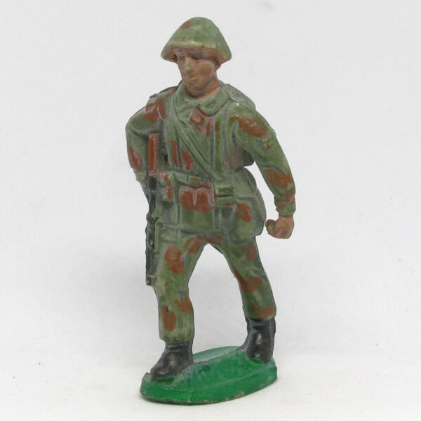S12A Soldat, mit MPi, gehend 2